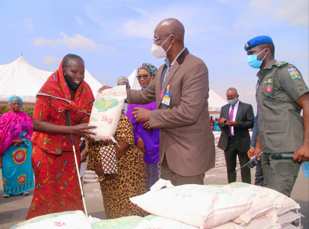 Nasarawa State govt. distributes 4000 bags of wheat flour, 500 gas cylinders to women