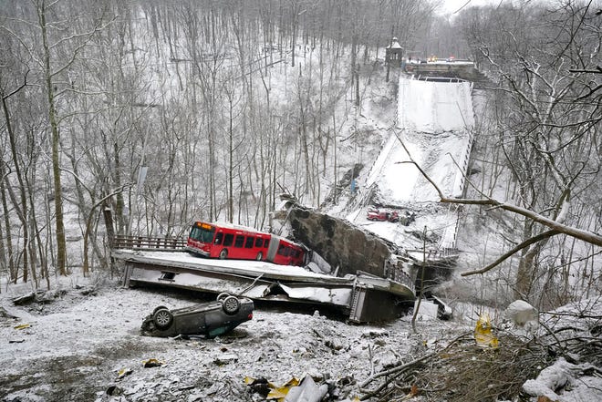 Four passengers  rescued from collapsed Pittsburgh bridge