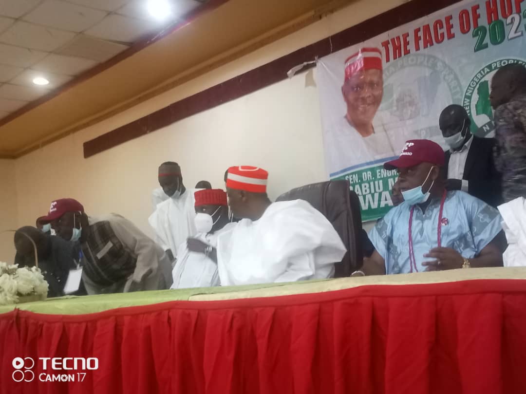 Breaking: Kwankwaso storms Calabar amid cheers from supporters