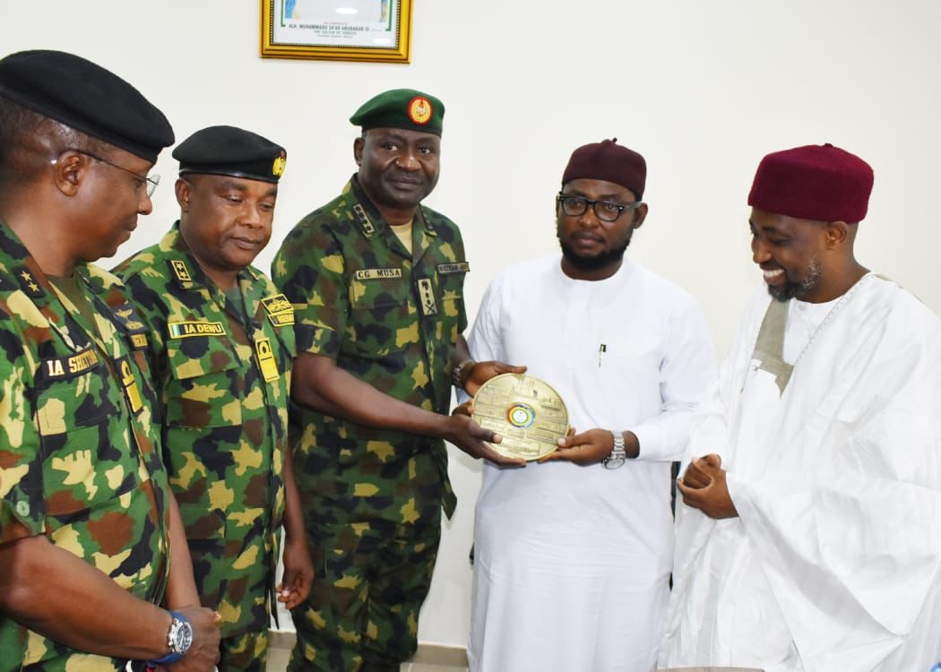 CDS visits National Mosque, seeks for prayers, support