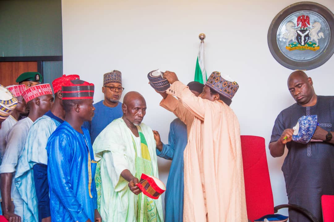 Barau receives NNPP decampees to APC