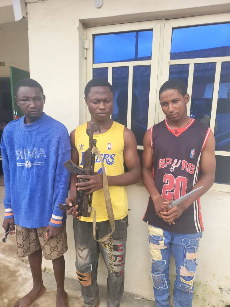 Nasarawa police nabs 3 armed robbery suspects, recovers firearm, stolen vehicle 
