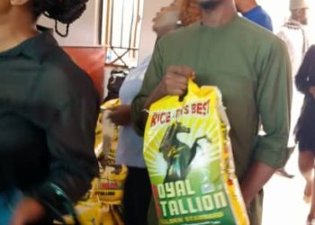 Breaking: NUJ FCT Council distributes Rice to Members for Christmas Package