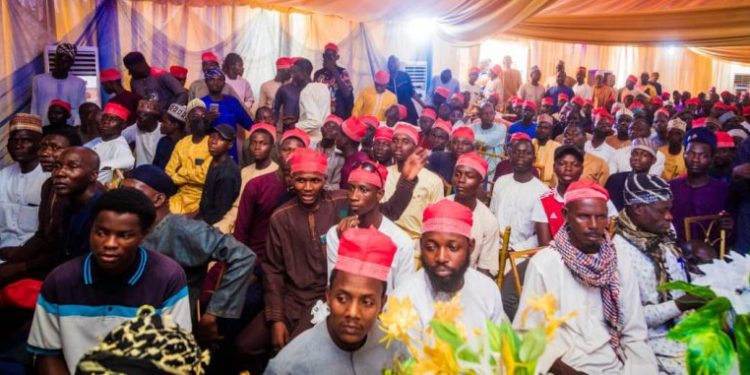 Sen. Barau Receives Over 1,000 NNPP Decampees to APC on Sunday