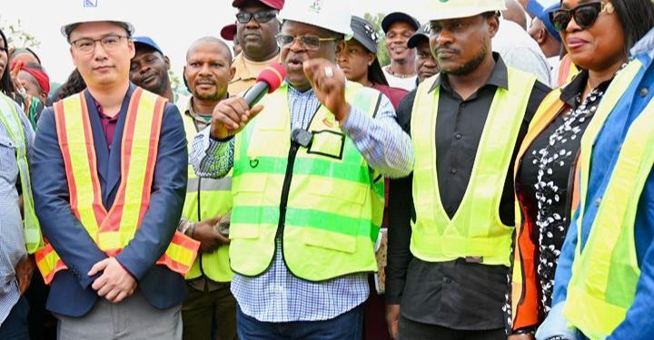 Umahi Commissions Enugu–Onitsha Expressway Section, Rallies Southeast Support for Tinubu