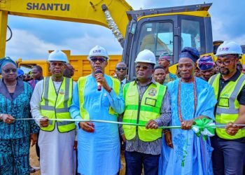 Umahi Moves to Halt Deteriorating Benin–Agbor–Asaba Road as Tinubu Orders Immediate Intervention 
