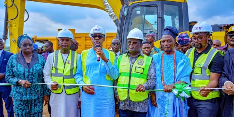 Umahi Moves to Halt Deteriorating Benin–Agbor–Asaba Road as Tinubu Orders Immediate Intervention 