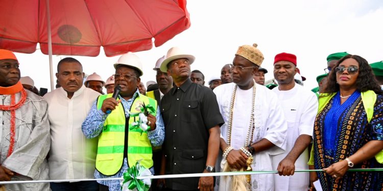 FG Recovers Benin-Asaba Road Back to Ministry of Works, Reopens First Niger Bridge